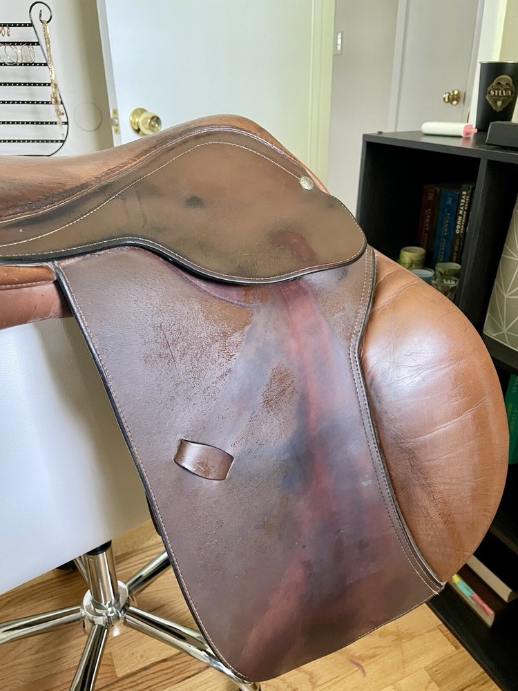 18" Collegiate Close Contact Saddle