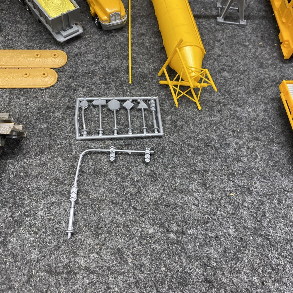 New Ray Construction Set With Train