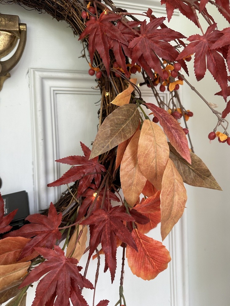 Retired Pottery Barn Fall Lit Maple Leaf Wreath. 16”