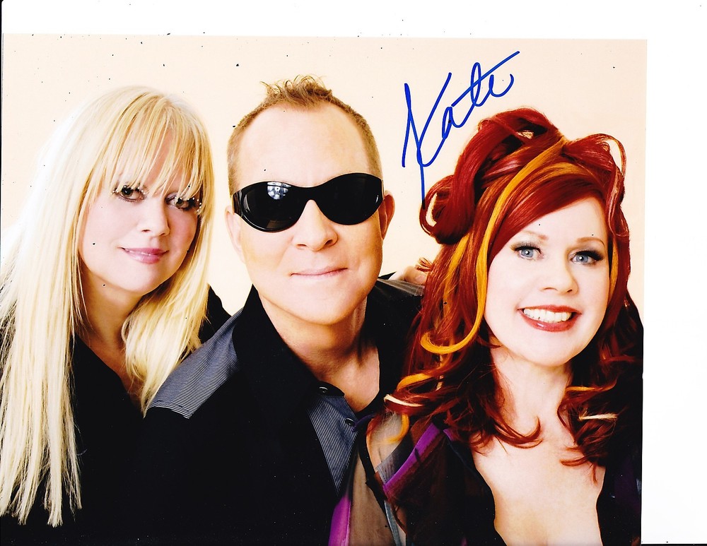 THE B-52'S KATE PIERSON SIGNED POSED 8X10