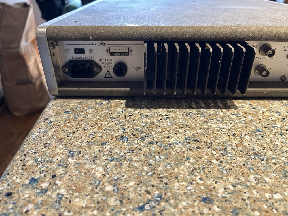 HP 8443A Tracking Generator Frequency Counter (POWERS ON, DISPLAY INDICATES)