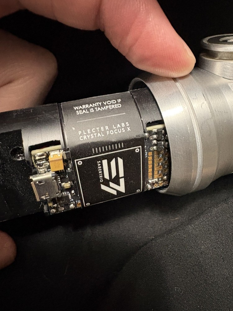Sabertrio Senza Custom Lightsaber Comes With OLED Screen