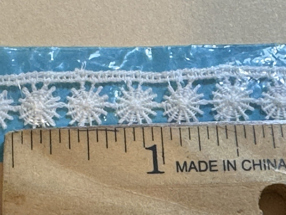 Sewing Applique White Tiny Flower Spiderweb Pattern 36" x 1/2"