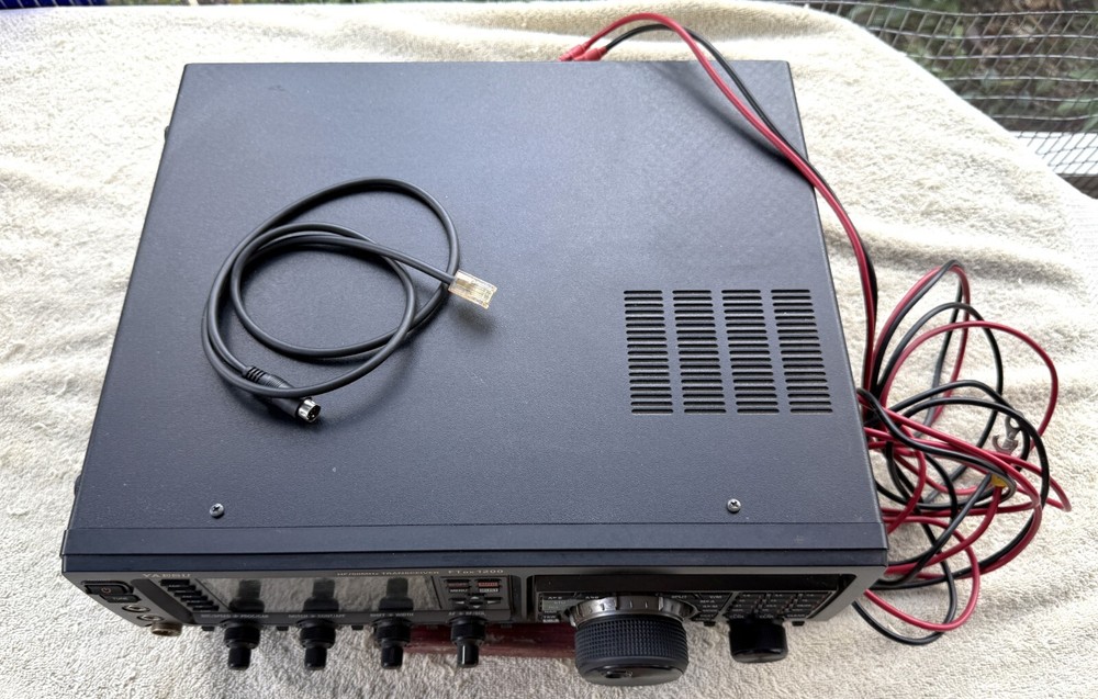 YAESU TRANSCEIVER MODEL FT DX 1200 - AS PICTURED