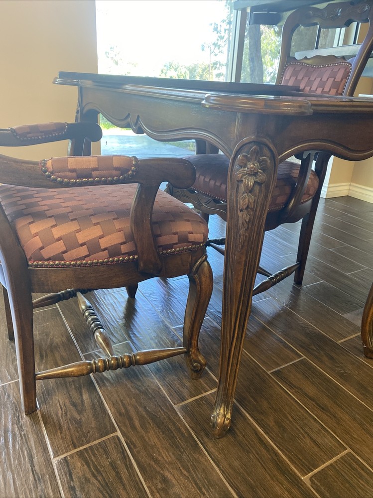 Backgommon table with chairs