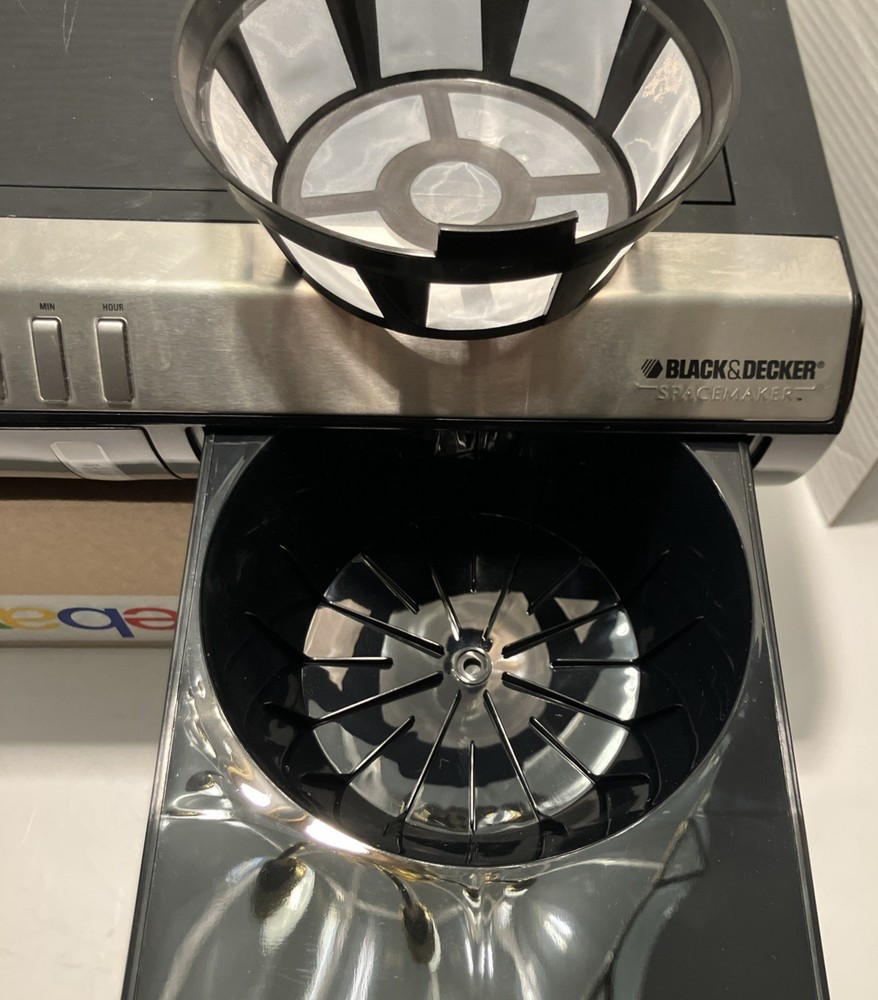 Black & Decker Spacemaker SDC850 Under Cabinet 8 Cup Coffee Maker - EUC -READ