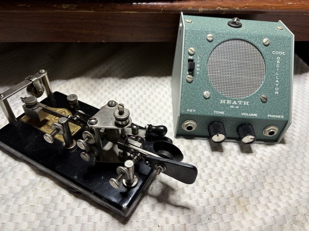 Vintage Vibroplex Lightning Bug With Heathkit H-D16 Practice Code Oscillator.