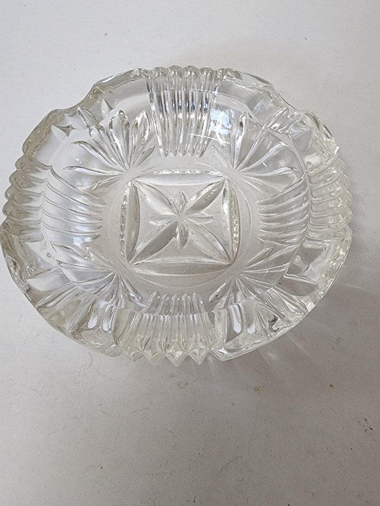 Glass Round Ashtray Clear Patterned Textured 4 Slots Smoking
