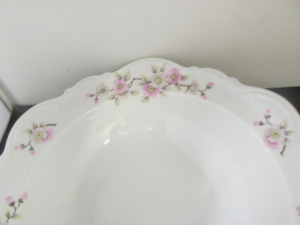 PATTERN SPRINGTIME BY MITTERTEICH ONE 9 1/2 INCH VEGETABLE BOWL MINT