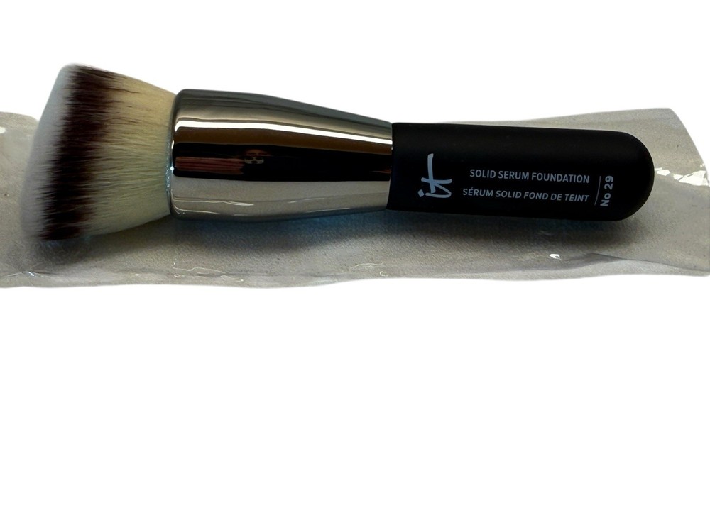 it Cosmetics Heavenly Luxe Solid Serum Foundation Brush No. 29