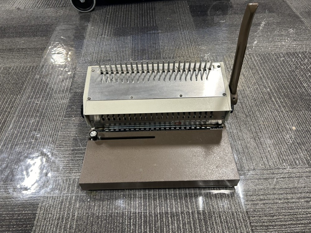 General Binding Corporation GBC Combo Binding Machine Model 222-KM