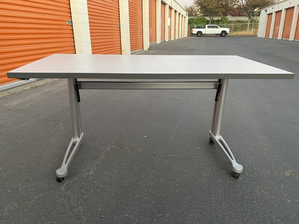 Vintage Knolll Flip Top Executive Desk Computer Training Table