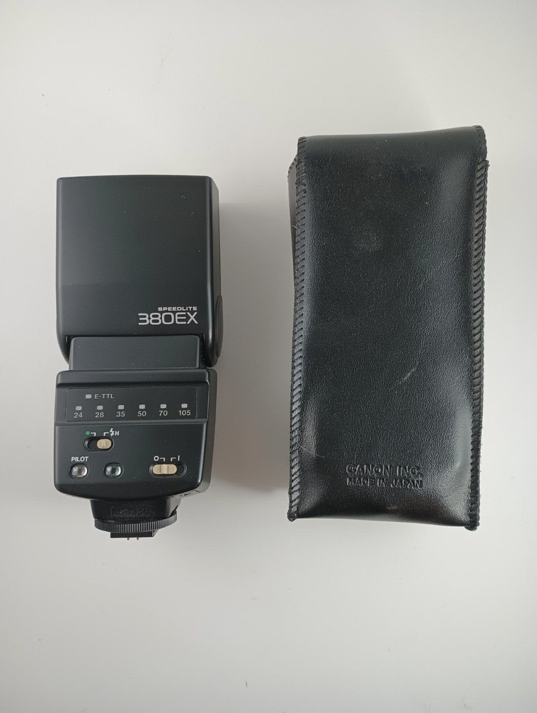 Canon Speedlite 380EX Flash with Case