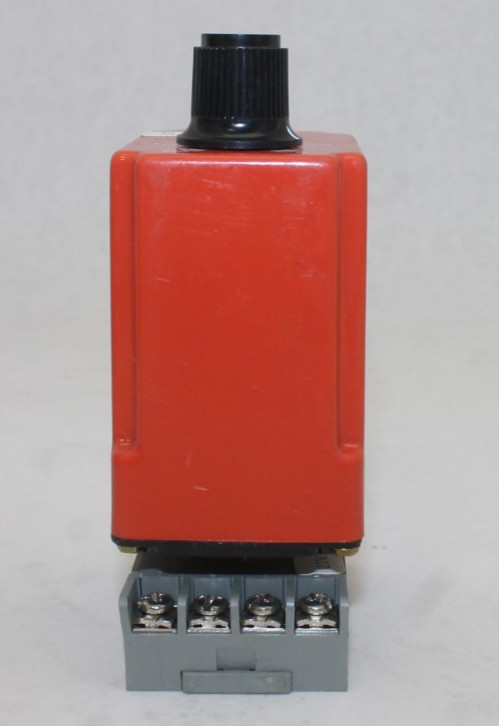 NCC A1K-5-461 Solid State Timer with IDEC SR2P-06 Base
