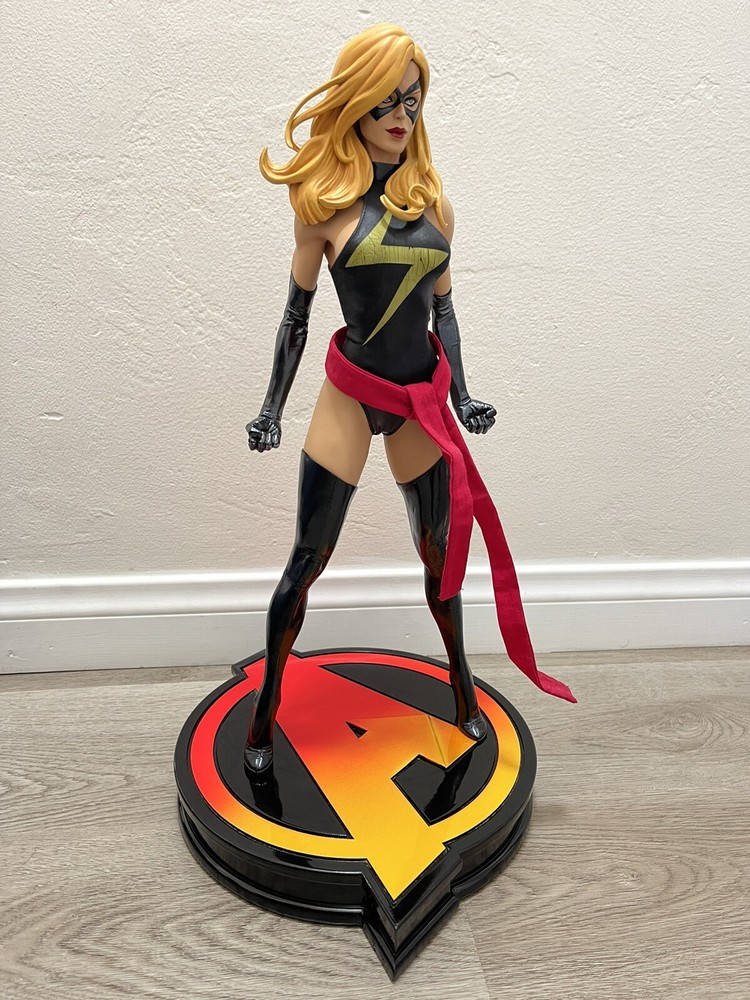Sideshow Collectibles Exclusive Ms Marvel Premium Format Statue Marvel (READ)