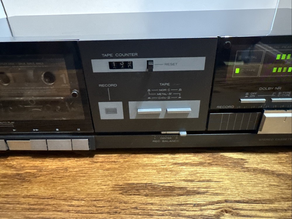 Hitachi - D-E4 Cassette Deck -tested Cleaned Belts Replaced.