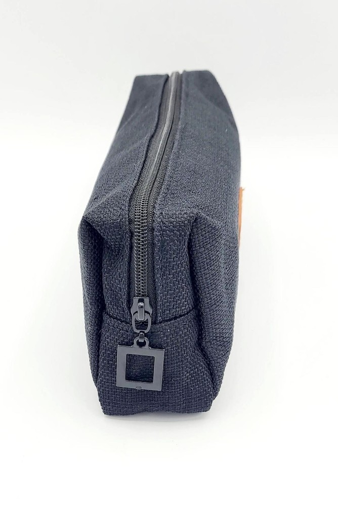 Basic Pencil Case Zippered. Black.