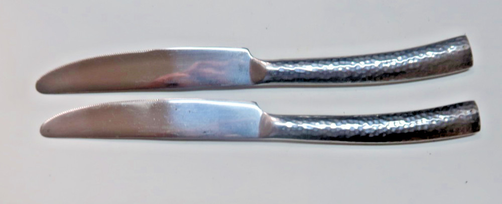 Hampton Stainless Burgone China 2 Dinner Knives 9"