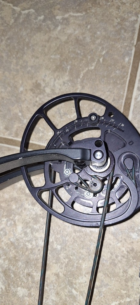 Bowtech Reckoning 35 RH 60# black, Target Bow