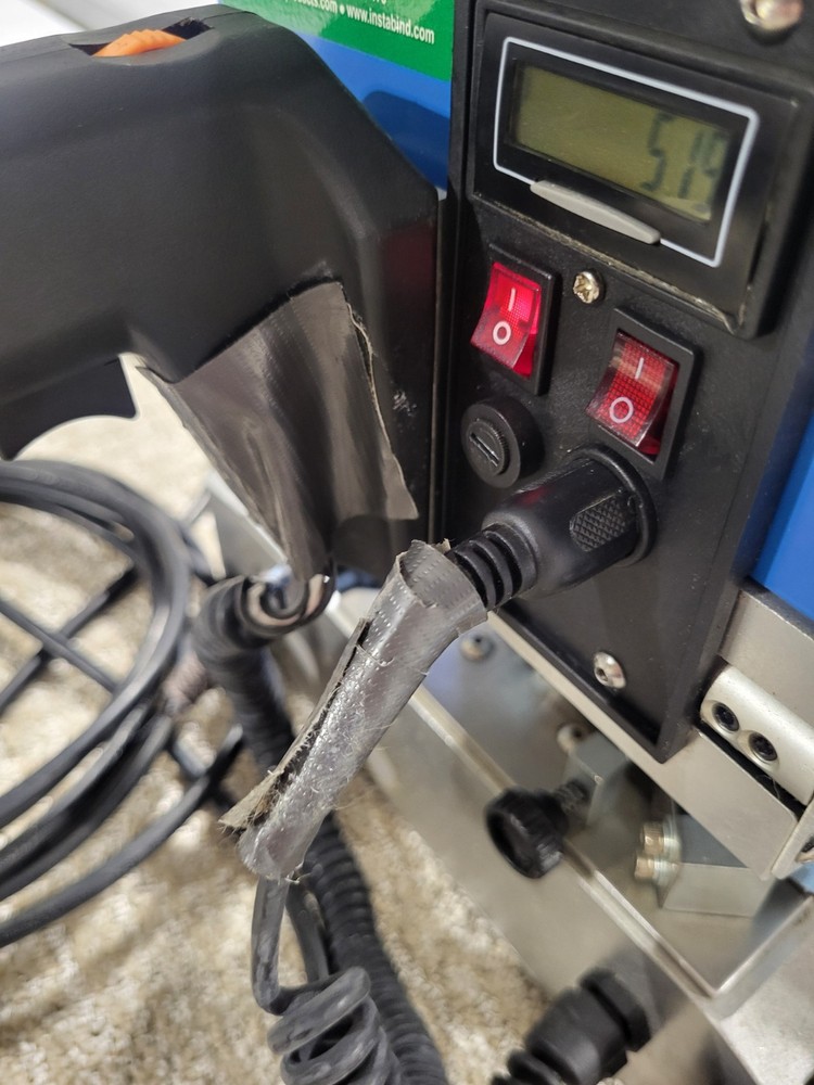 Bond Alpha Mini- 2000 Portable Serger Carpet Binder