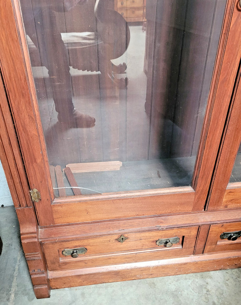 ANTIQUE WALNUT EASTLAKE VICTORIAN BOOKCASE