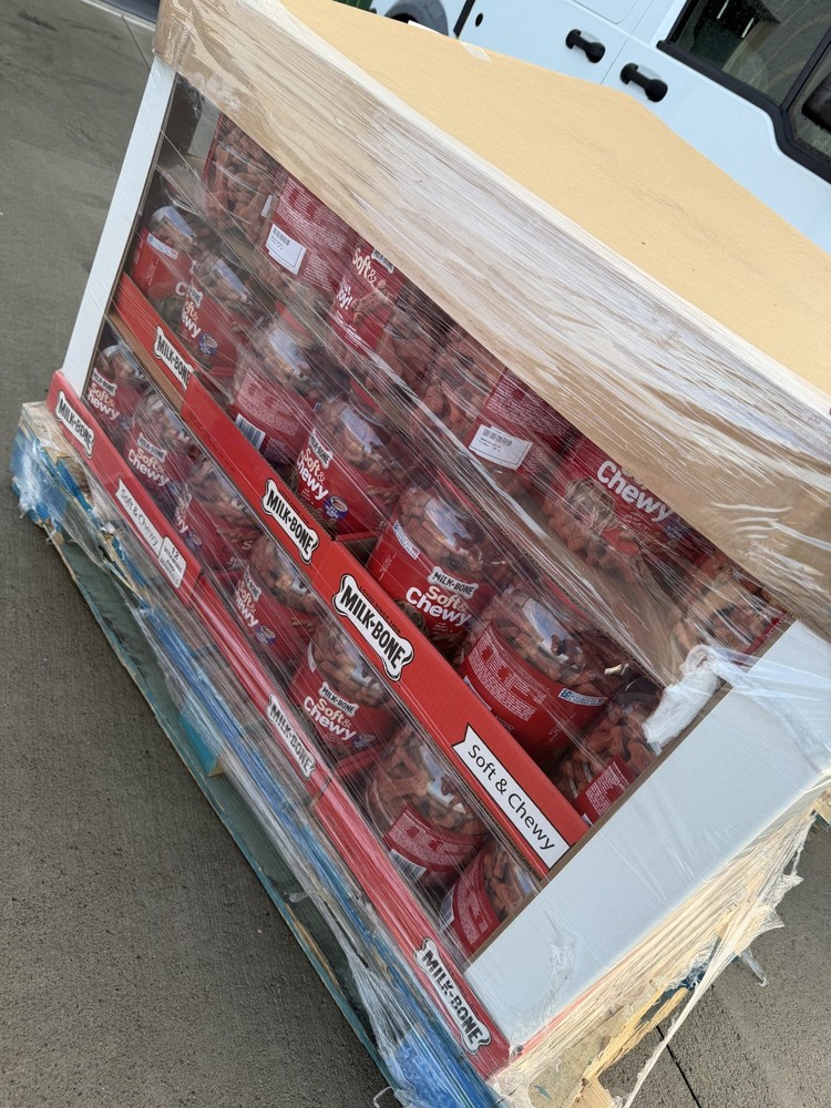 WE BUY AND SELL PALLETS, MESSAGE US