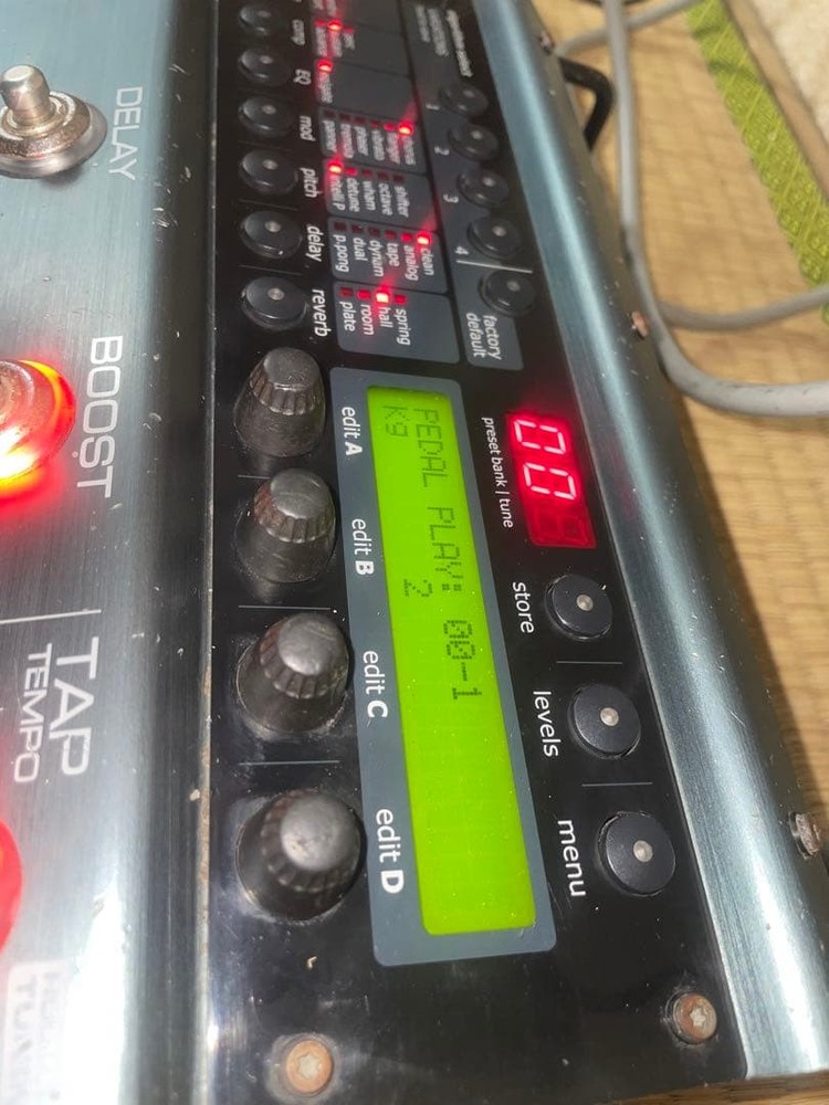 TC Electronic Nova System Guitar Multi Effects Processor Pedalboard Tested Japan