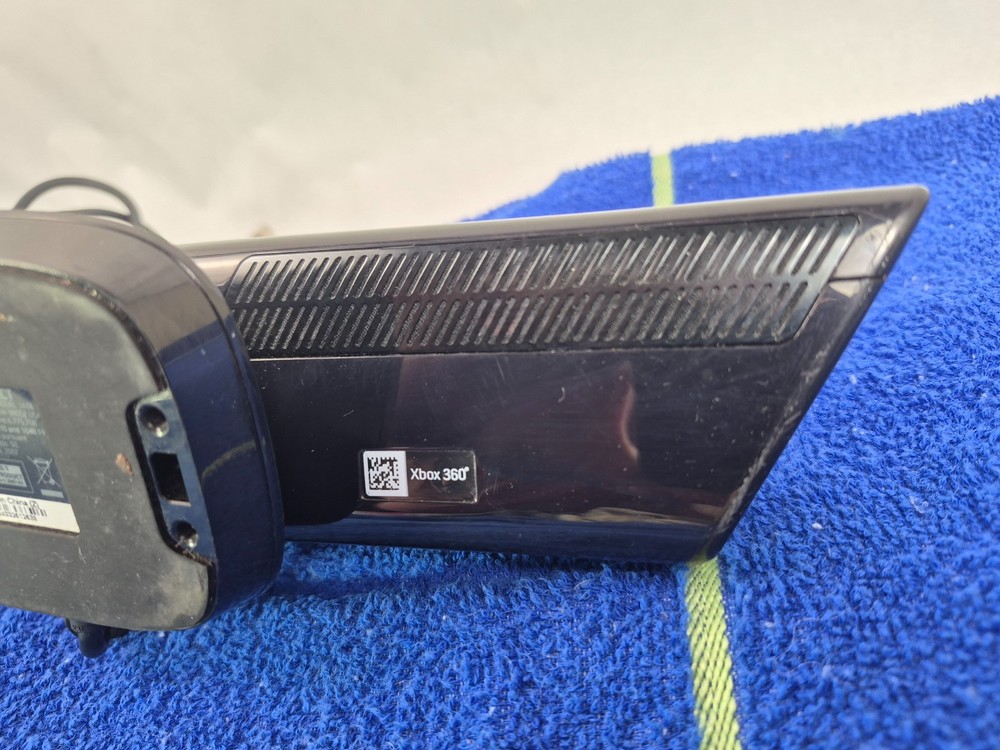 Microsoft 1414 Xbox 360 Kinect Sensor Bar camera Only - Black used