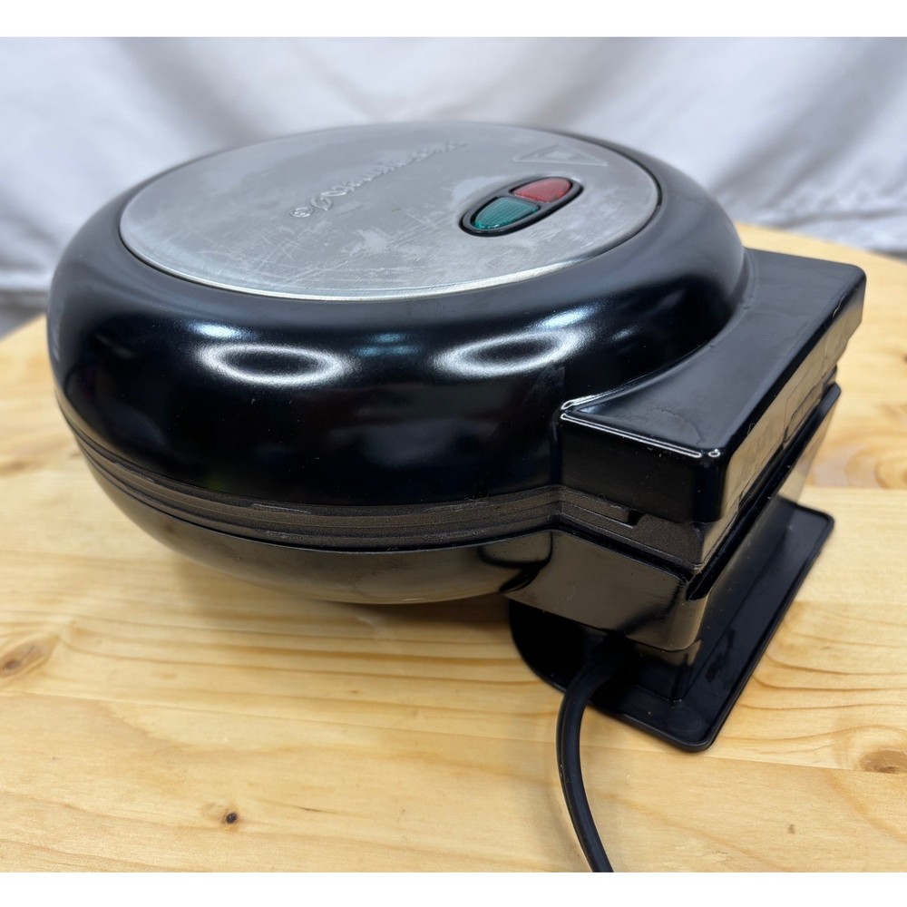 Elite Gourmet EOM205 Non-Stick Omelet Maker