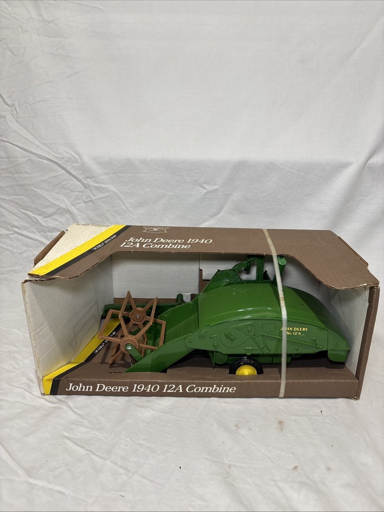 Vintage Ertl 1940 12A Combine