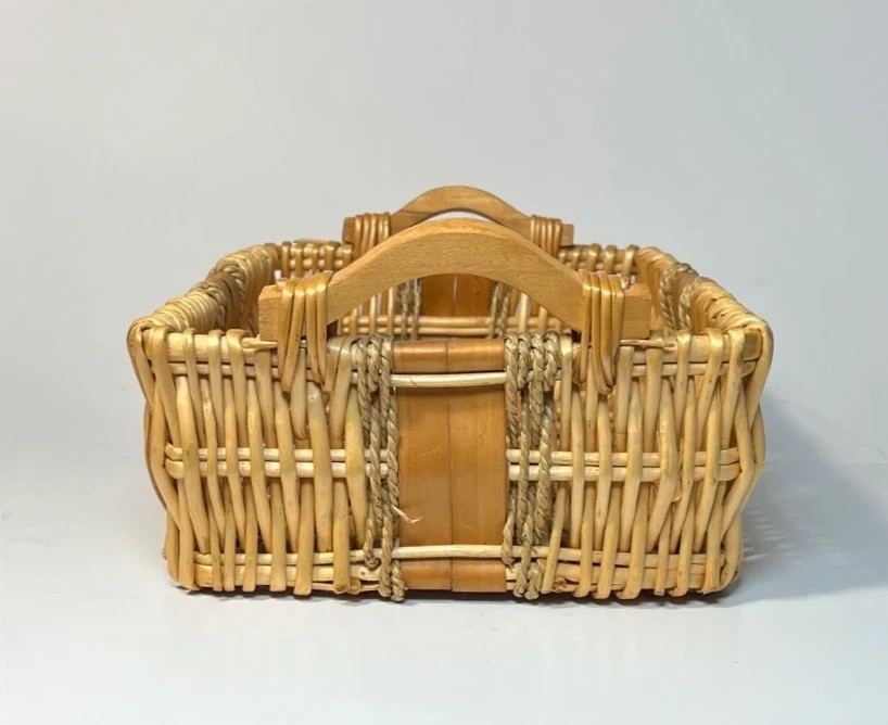 14 x 10 x 6” Rectangular Wicker Basket Natural Weave Light Brown Handle Gift vtg