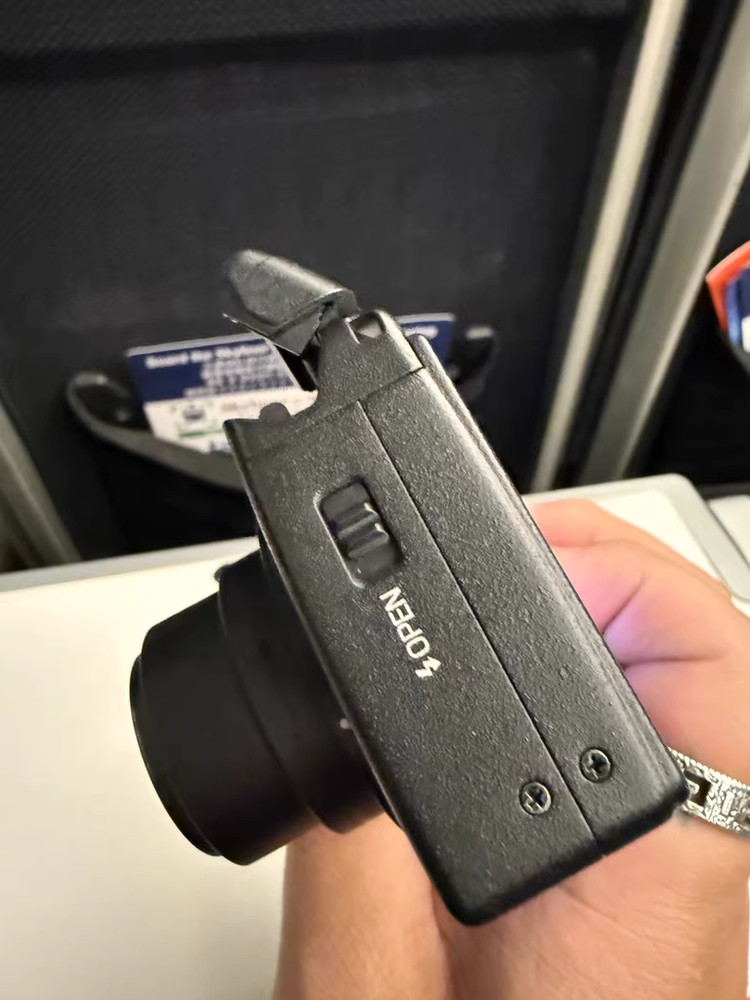 Ricoh GR Digital II GRD2 Compact Digital Camera
