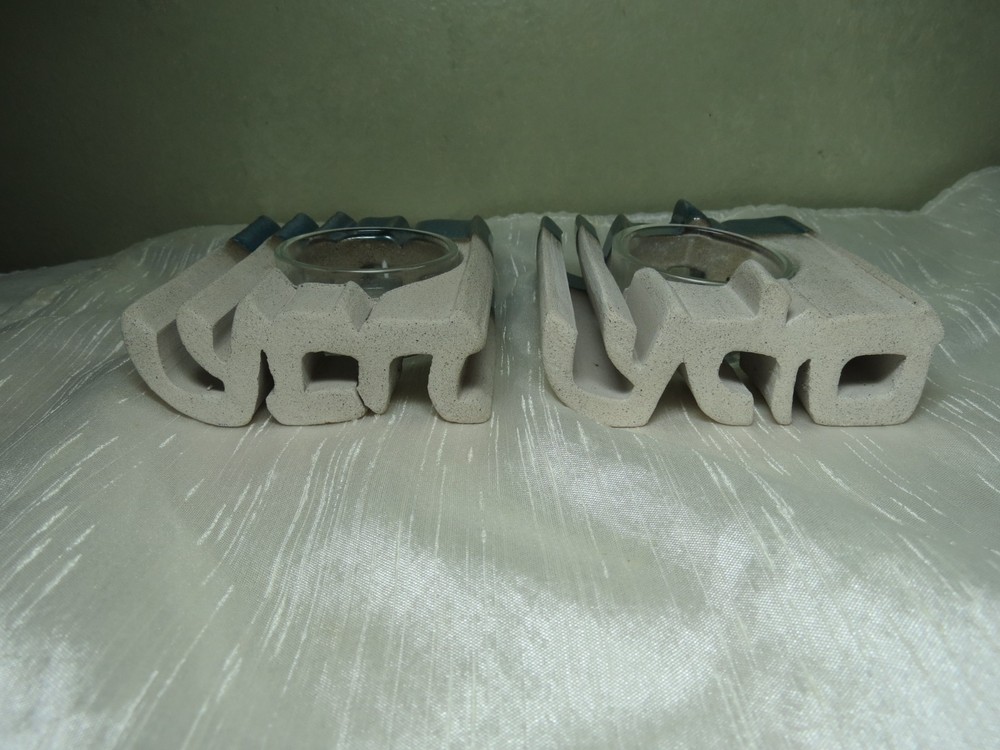 Hebrew script ceramic tea light holder 'Shalom' 'Tov'