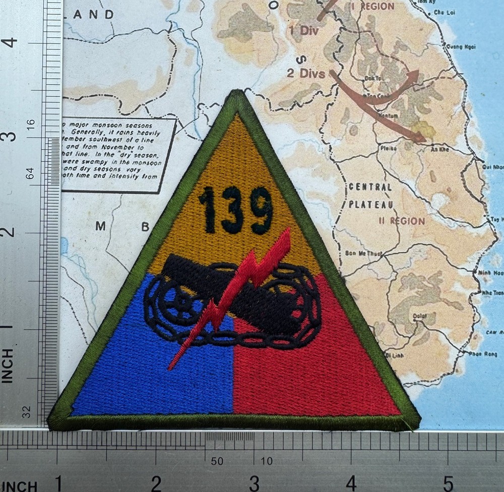 Patch , US Army Armored 139 Tank Battalion Triangle patch Division Corps , z