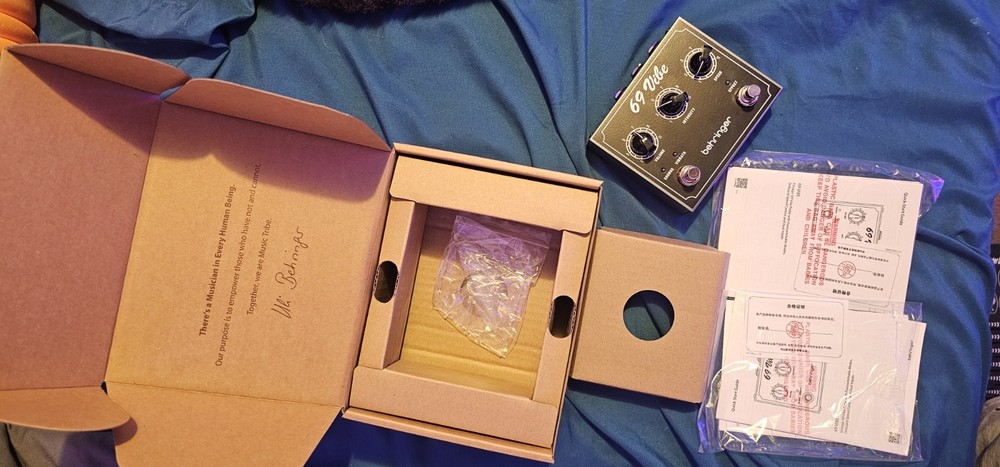 Behringer 69 Vibe Chorus/Vibrato Pedal