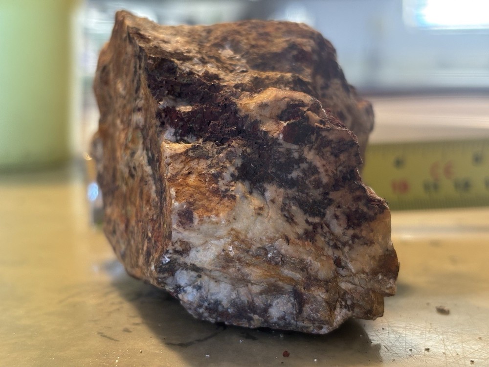 highly mineralized gold ore on quartz