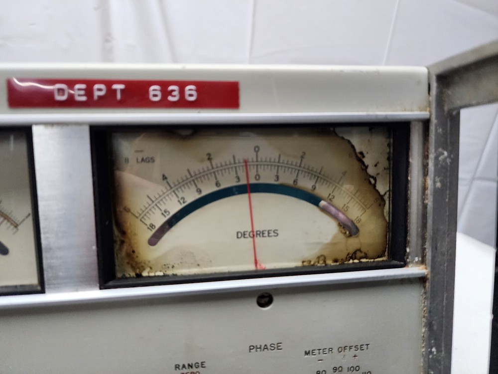 Hewlett Packard 8405A Vector Voltmeter w/ 2 Probes