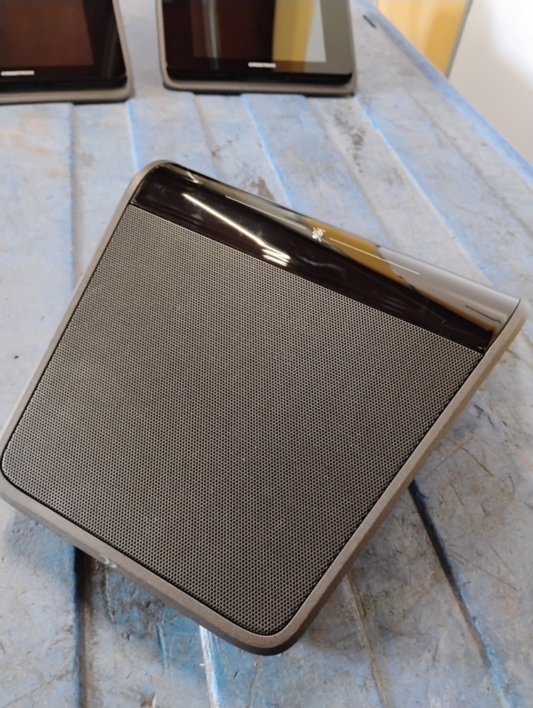 Crestron CCS-UC-1- Tabletop UC Video Conference System Read Description