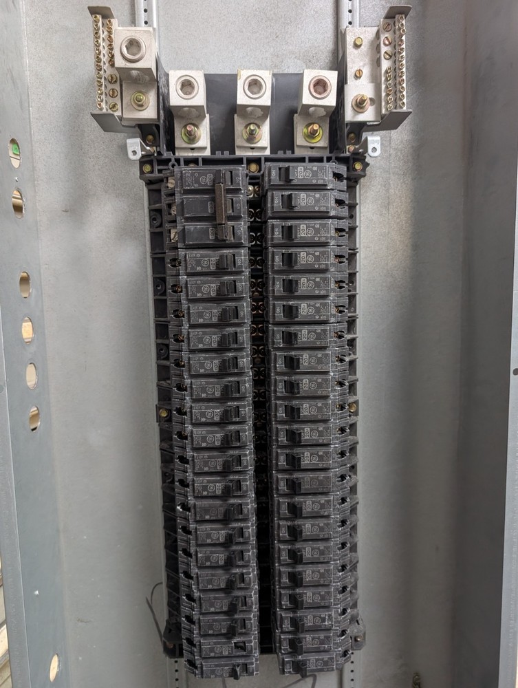 🤪 GE MAIN LUG BREAKER 42 CIRCUIT PANELBOARD