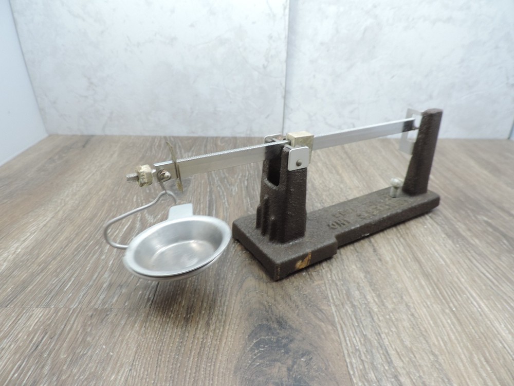 Vintage Herter's Cast Iron Reloading Scale