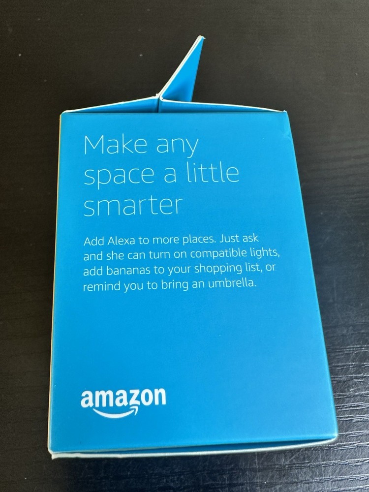 Sealed AMAZON "ECHO FLEX" Alexa Plug-In Smart Speaker (Bluetooth