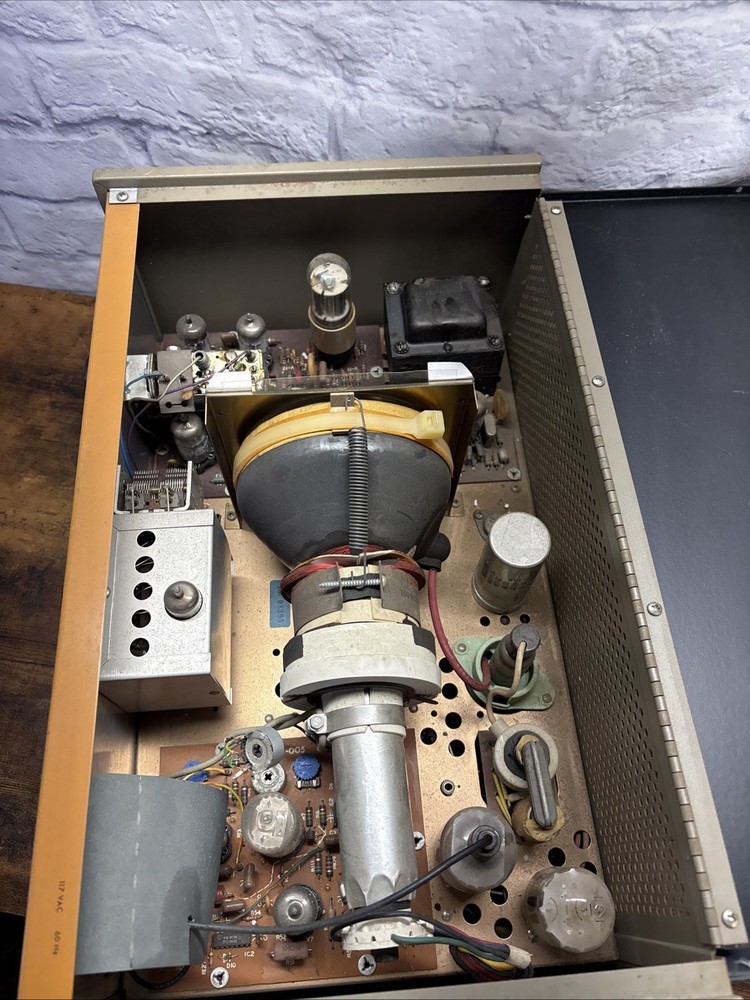 Vintage B&K Precision Model 1077B Television Analyst Testing Equipment