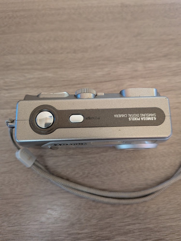 Samsung Digimax 401 Digital Camera 4.0MP, Silver