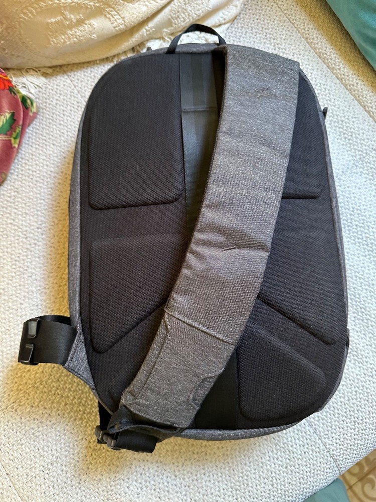 Nomatic Navigator lite 10L sling