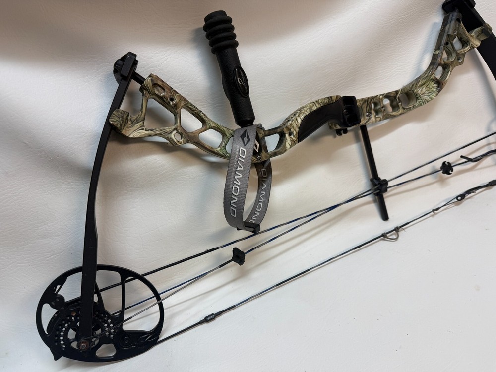 Diamond BowTech Infinite Edge Pro 5-70# 13-31in Compound Bow RH