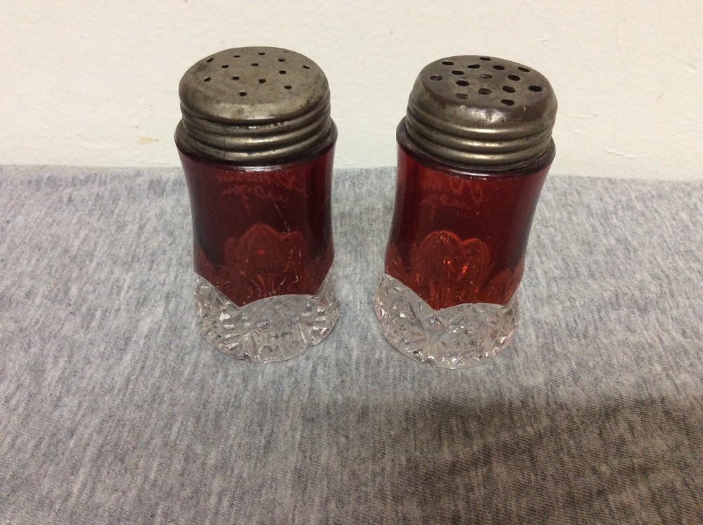 Antique Duncan Miller Button Arches Ruby Flashed Salt & Pepper Shaker