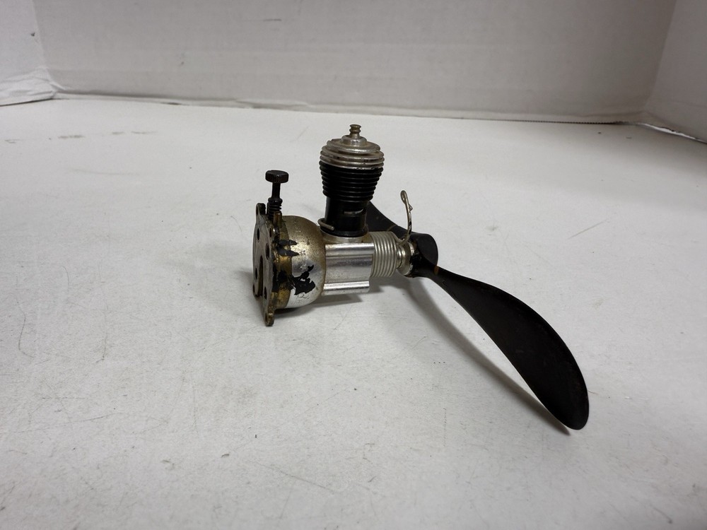 Cox Gas Powered Motor with thimble drome Propeller