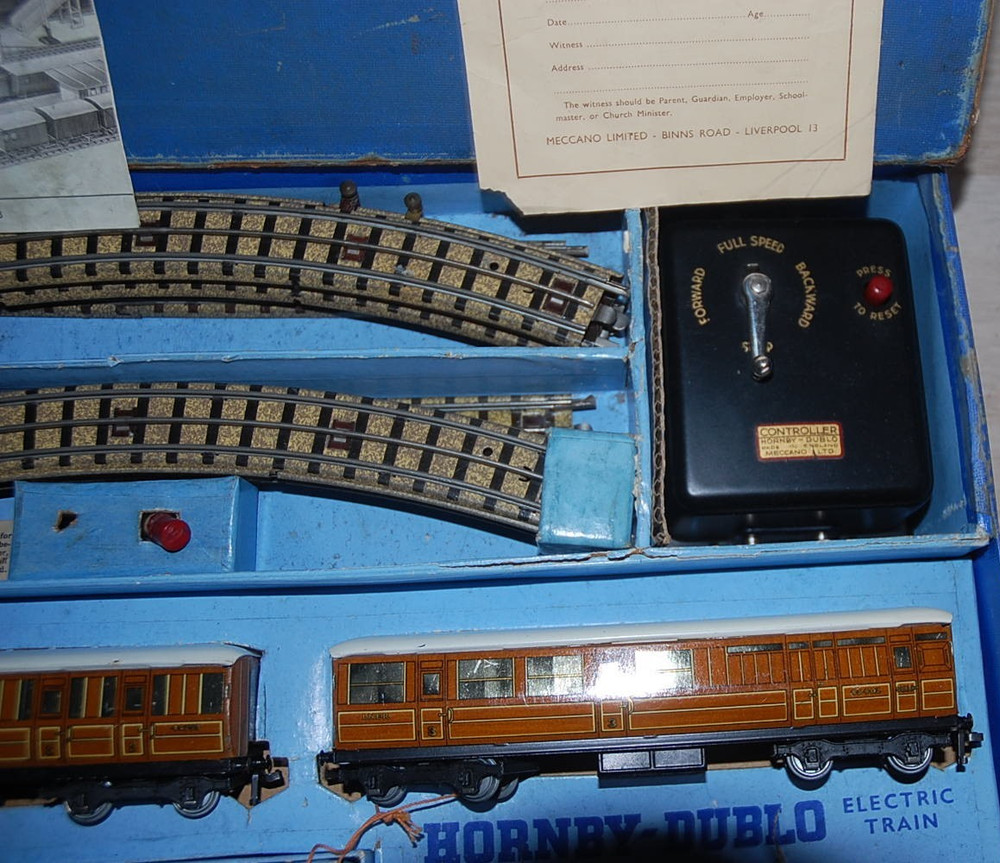HORNBY DUBLO EDP PASSENGER TRAIN SET 'SIR NIGEL GRESLEY' BOXED