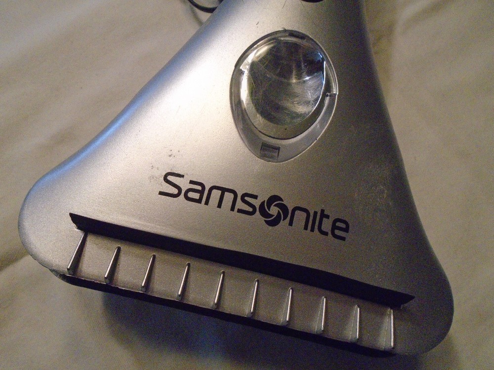 SAMSONITE Lighted Electric Car Windshield Scraper w/15ft. Cord