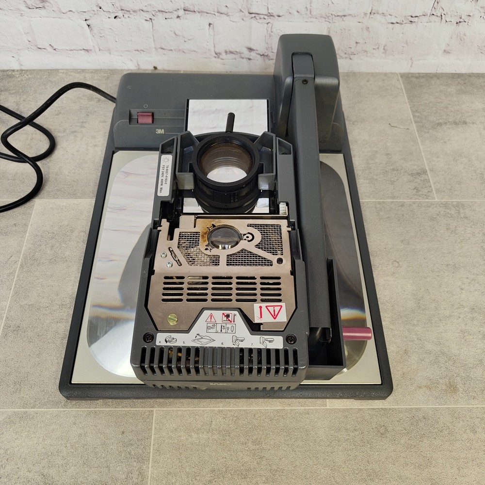 3M Quantum Portable Overhead Projector 2770 Grey Hard Shell High Resolution